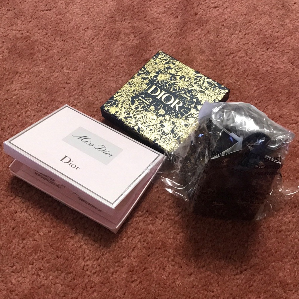 Dior ceramic star in a box /bag with sample brand new